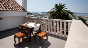 Yacht Beach Apartments - Image 4