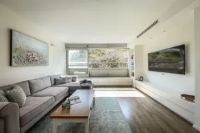 Chic 2BR Apt w Large Windows in Tel Aviv Old North - Image 2