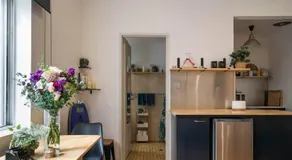 Beachfront Bondi Studio with Aircon - Image 3