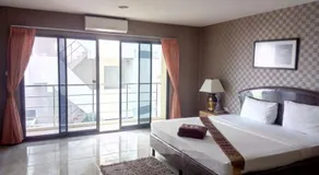 Pearl Place Hotel - Image 2