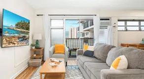 2BR-2BA Close to Waikiki Beach with Free Parking! - Image 2
