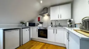 New Modern Studio in Chandlers Ford with Parking - Image 4