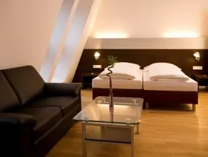 Hotel Schwarzer Bär - Image 2