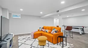 Spacious and Luxury Designed Ranch with Game Room - Image 5