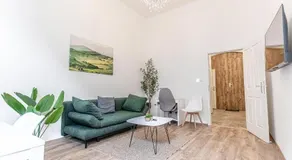 Lovely 1BR & 1LR Ground Floor Gem 15 min to City Center via U3 - Image 5