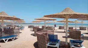 Apartamento con jardín, barbacoa y piscina | Vistas al jardín - Image 4