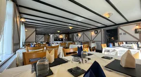 The Carpenters Arms Rooms in Broadway, Laugharne - Image 2