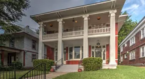 Splendid Colonial in Midtown with Parking - Image 2