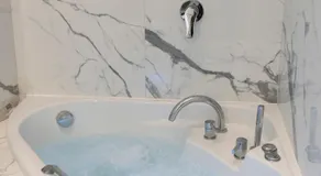Jensen Luxury Suites - Image 5