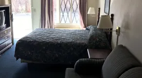 Home Town Inn - Image 2