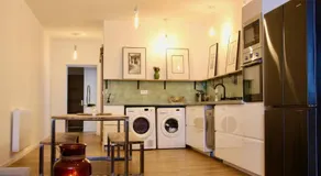 Chic and nenwly renovated apartment - central location - Image 2