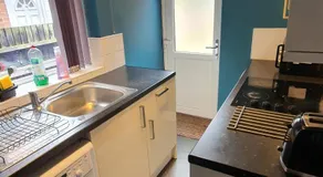 Contractors, City Centre, Parking, 3 Double Rooms, Netflix, Cosy! - Image 2