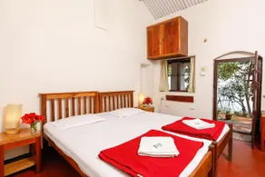 DEVASHOLA HOMESTAY - Image 3