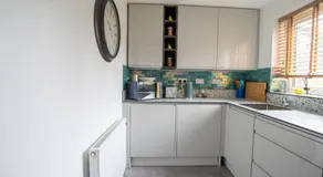 Cosy 2 bed apartment 5 min walk to town centre Perfect for contactors, business people or just having a weekend break - Image 5