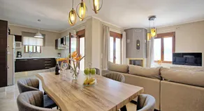 Merveilleuse villa entièrement équipée avec terrasse, barbecue et jardin | Vue panoramique - Image 3