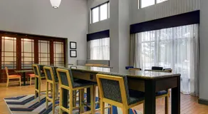 Hampton Inn & Suites Syracuse Dewitt - Image 4