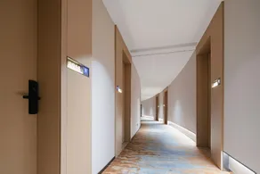 H·CRYSTAL Hotel - Image 3