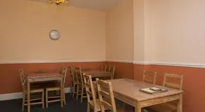 Southend Guest House - Close to Beach, Train Station & Southend Airport - Image 4