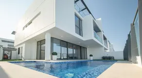 Luxury Villa overlooking sea with private pool - Image 3