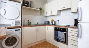 2 Bed Apartment with Roof Terrace 10 Min Walk to River Liffey - Image 4
