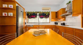 Spacious 144sqm flat near Mount Ymittos - Image 2