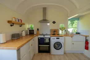 Railway Carriages - Image 4