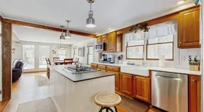 High Street Retreat - Image 3
