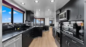 Luxury Hilltop Getaway Scenic Views - Image 4