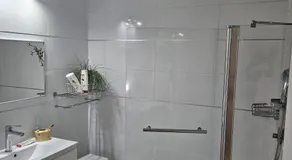 Holon Guest House Private Rooms - Image 2