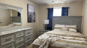Entire 4br and 2ba at center of Downtown - Image 2