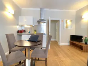 G2 - Trendy Ground Floor Apartment near Victoria - Image 5