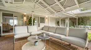 Modern Coastal 4 Bedroom house in paradise, walk to beach and rockpools, large yard - Image 4