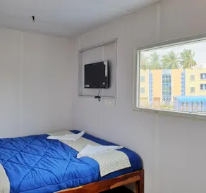 Hipster container beach stay - Image 3