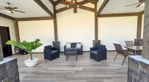 1 New modern 2 bed suite with shared pool - Image 3
