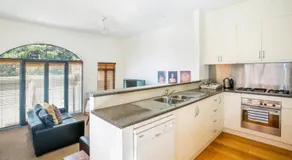 Stunning City Townhouse - Image 3