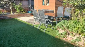 Spacious, pretty attic 2nd floor double room with ensuite near sea - Image 2