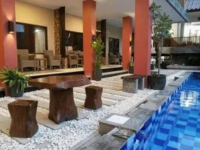 Uni Beach Hotel - Image 4