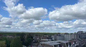 Luxe 1BR Apartment with Balcony - Free Parking - Image 4