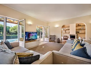 Large villa with swimming pool within walking distance to the beach - Image 2