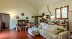 Ferienhaus 'Fienile' mit Gemeinschaftspool, Garten und WLAN - Image 2