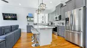 Hosteeva Amazing 4 BR Modern Condo with Balcony Near Frnch Quarter - Image 2