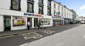 3- Bedroom modern,spacious apartment-Devon - Image 4