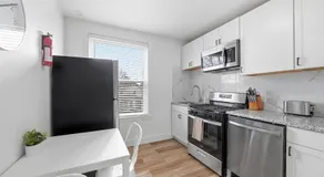 Dormont, Pittsburgh !A Spacious and Modern Private Bedroom with Shared Bathroom - Image 5