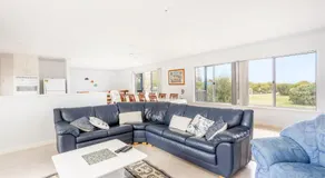 Golden Bay Beach Shack - Image 2