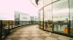 Penthouse - Luxe Stay with Views - Free Parking - Image 3