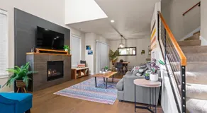 THE PENDLETON - Walkable - Arcade Loft - Modern- Light & Bright - Image 3