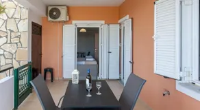 Hillside Seaview Apartment - Image 5