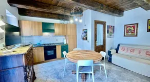 Nel Cortile della Casa di Carta, due Singole Unità - Image 3