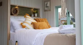 Luxury Retreat 30mins Taxi Ride From West London - Image 2
