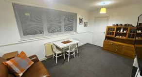 Peaceful Town Flat Near Iconic Landmarks - Image 3
